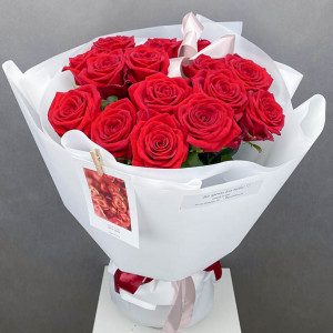 Букет из красных роз в упаковке (60 см)